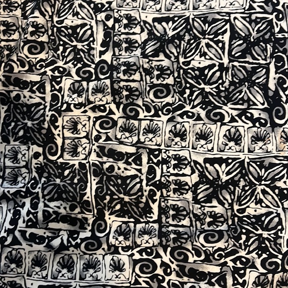 Reitman’s elastic waistband black & white skirt - Picture 8 of 8